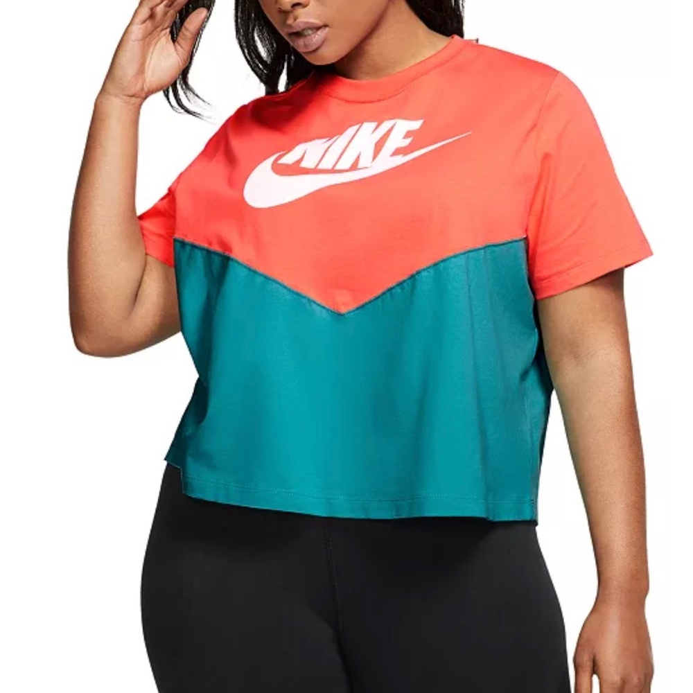 Women’s Nike cropped tshirt size 1X